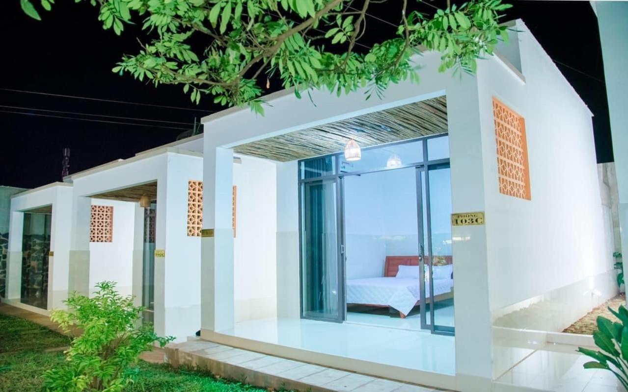 Thu Hien Hotel Pleiku - By Bay Luxury Plei Holang Exterior photo